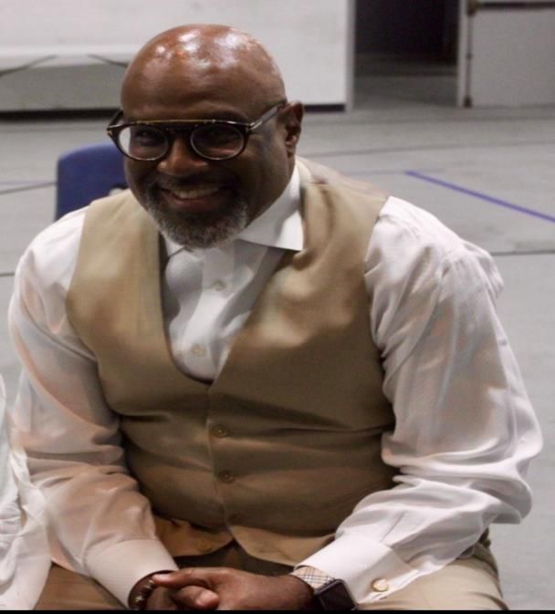Dallas Chapter member leading worship